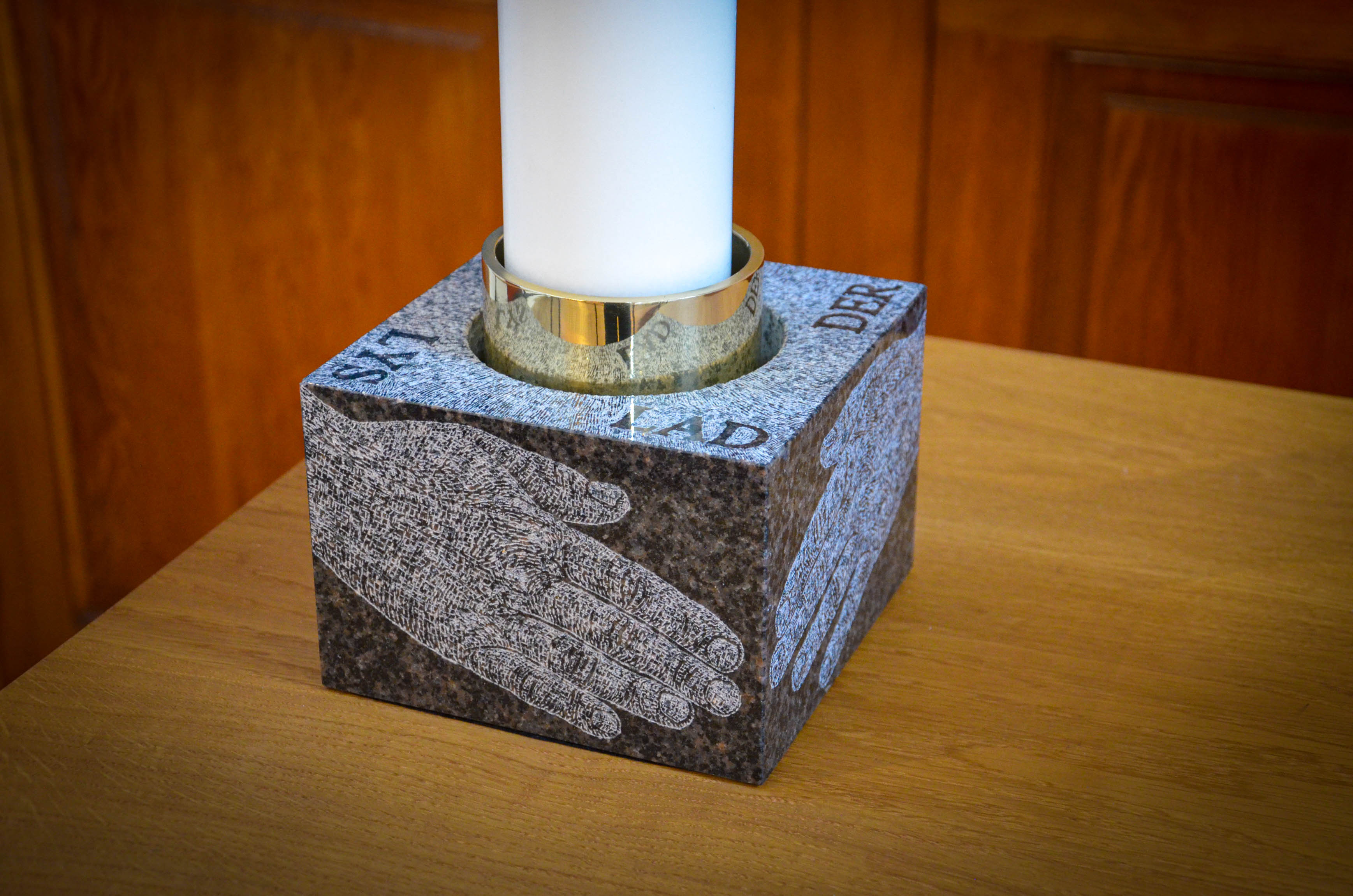 Alterlysestager i Lindevang Kirke