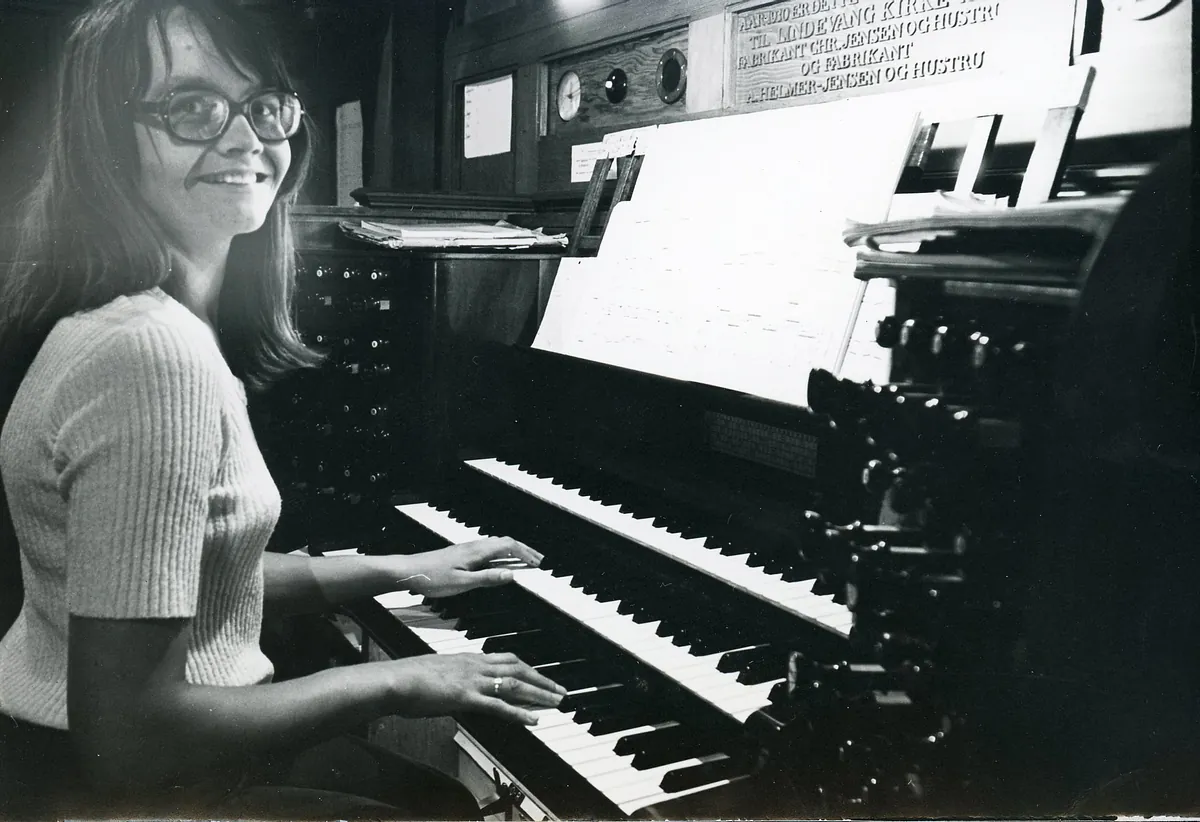 Organist Kirstine Pontoppidan Larsen var blot 27 år, da hun i 1972 blev ansat i Lindevang Kirke.