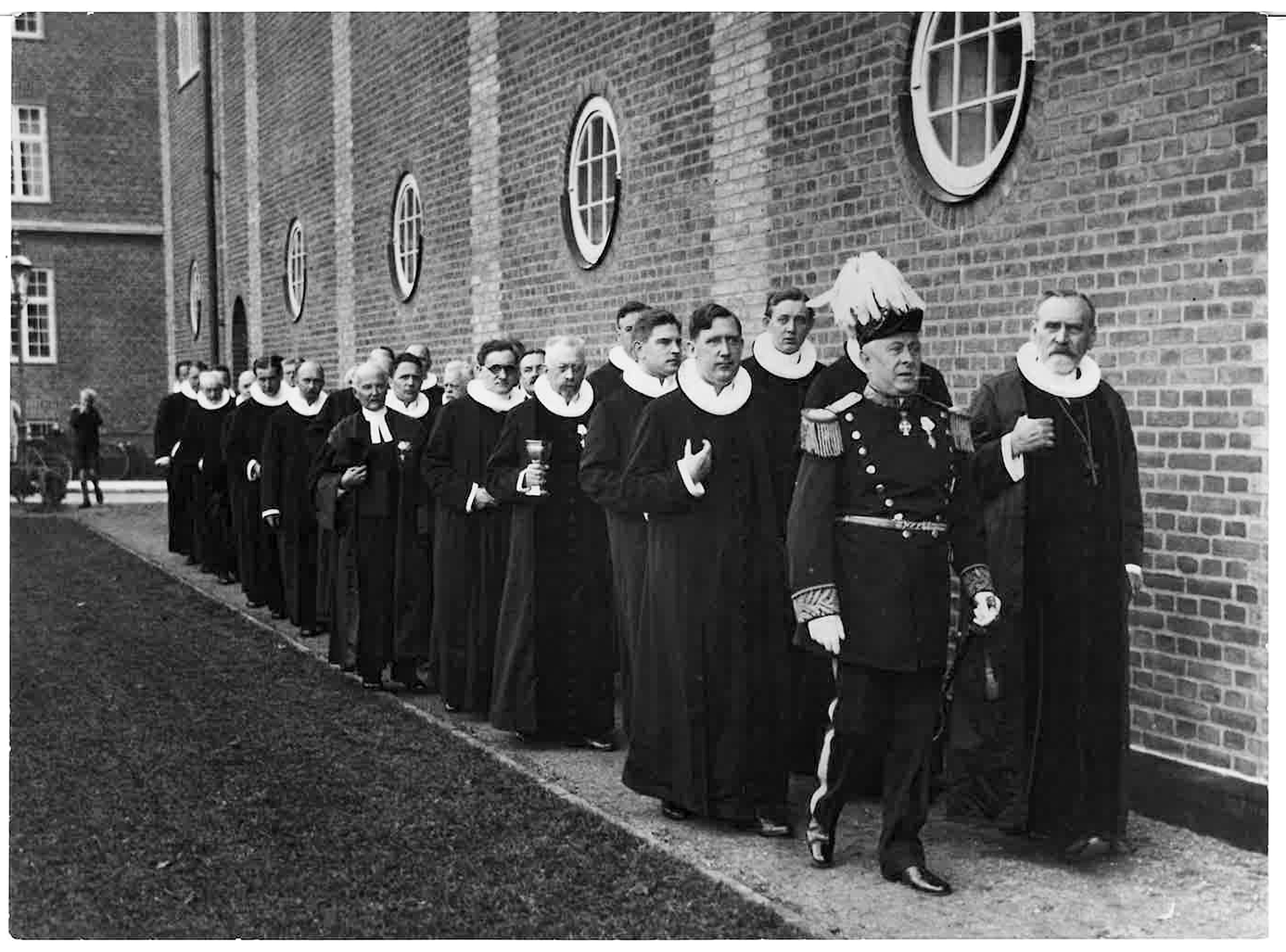Præsteprocession fra indvielsen af Lindevang Kirke 1930