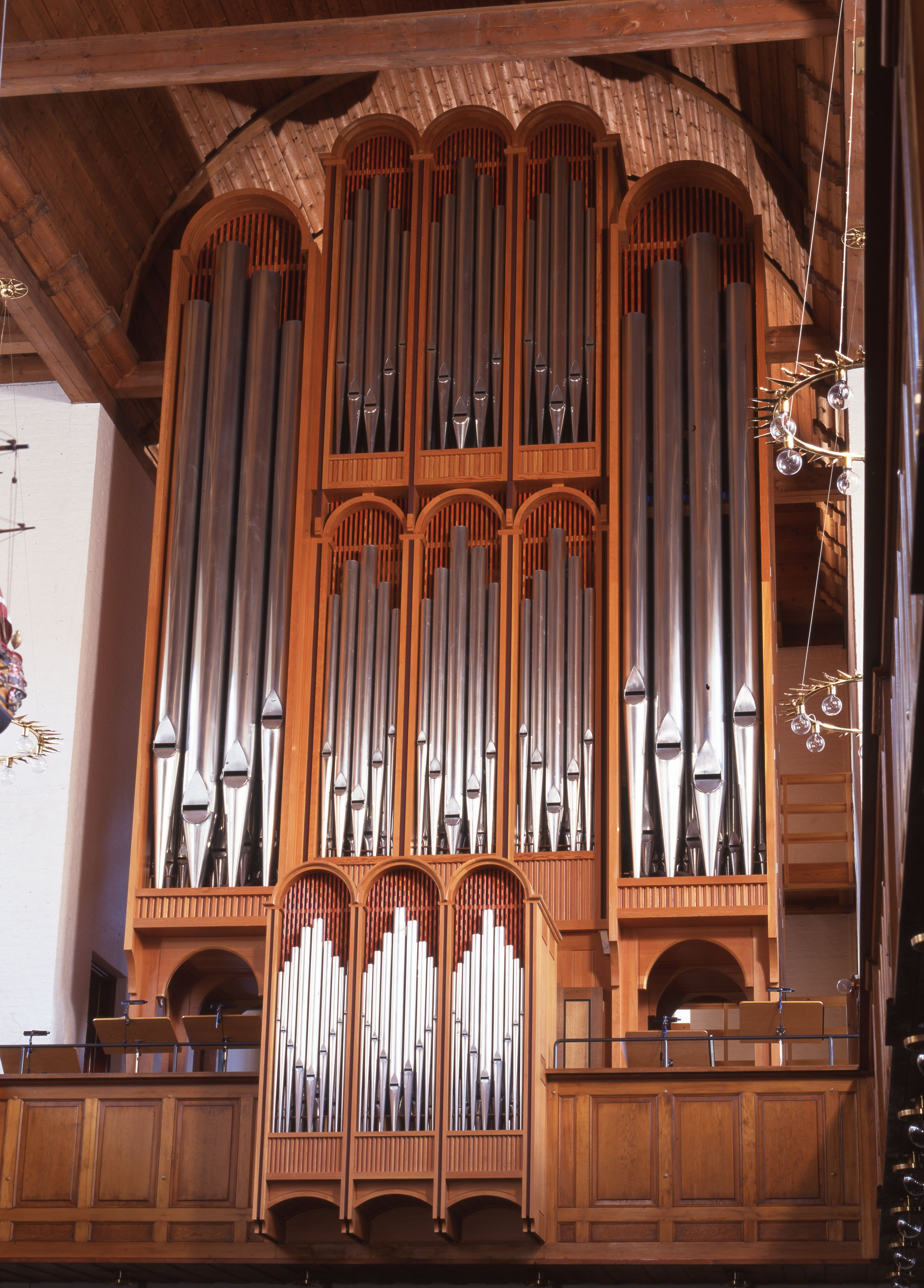 Lindevang Kirkes orgel